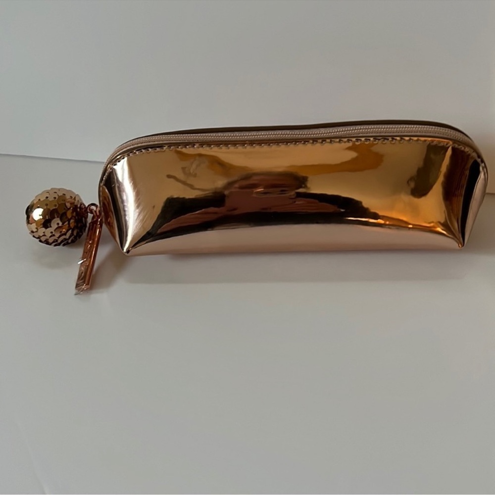 M·A·C shiny rose Gold Makeup Bags & Cases